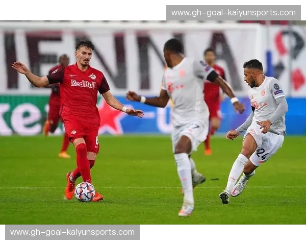 诺坎普的回响：巴萨与门兴的绿茵传奇，激情与荣耀的交织